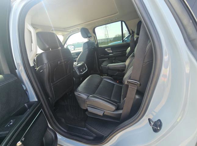 Certified 2025 Ford Expedition Platinum image 12