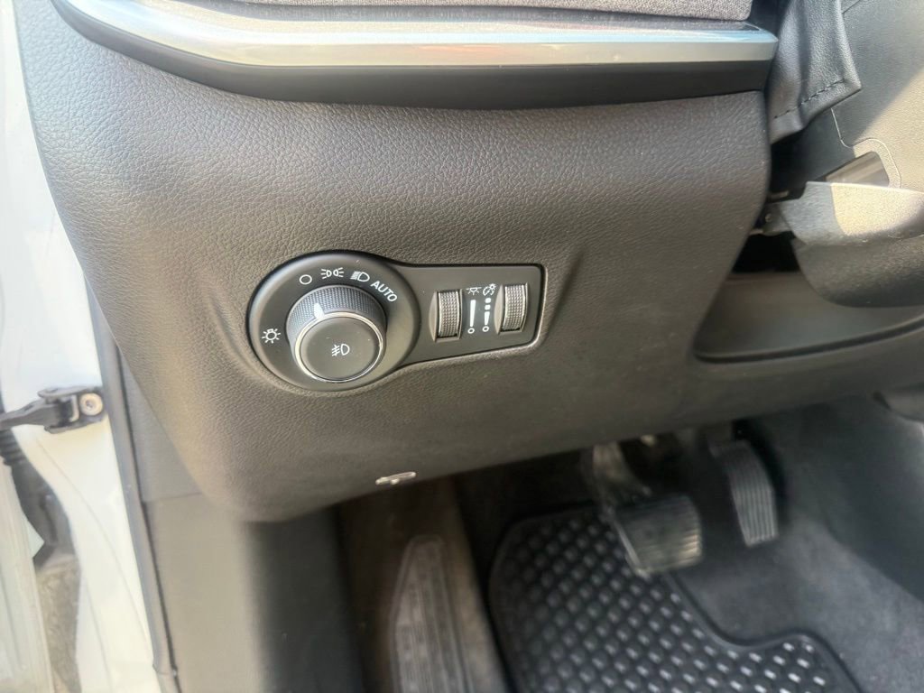Used 2023 Jeep Compass Latitude w/ Convenience Group AWD/4WD image 13