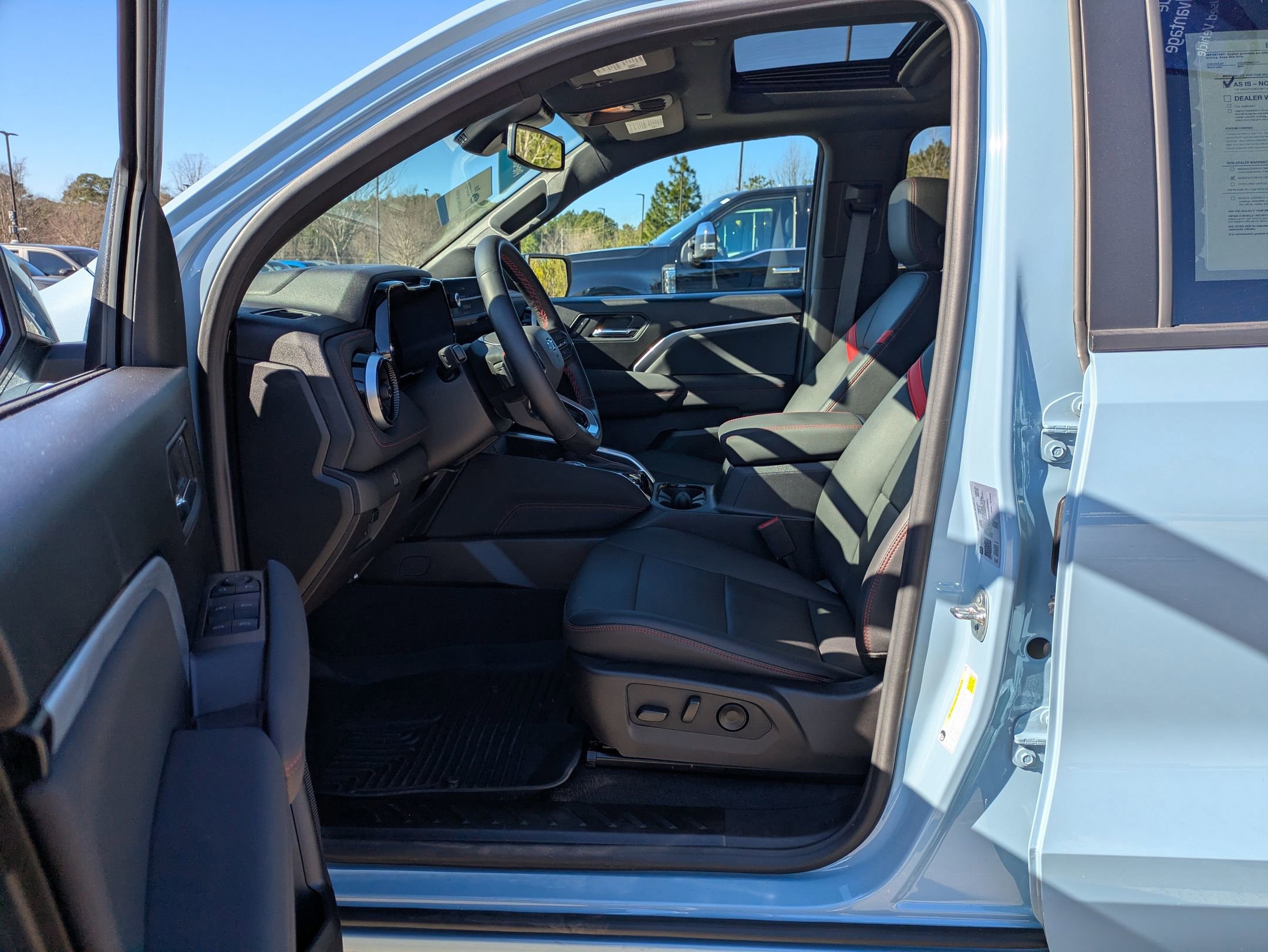 Used 2025 Chevrolet Colorado Z71 w/ Technology Package image 12