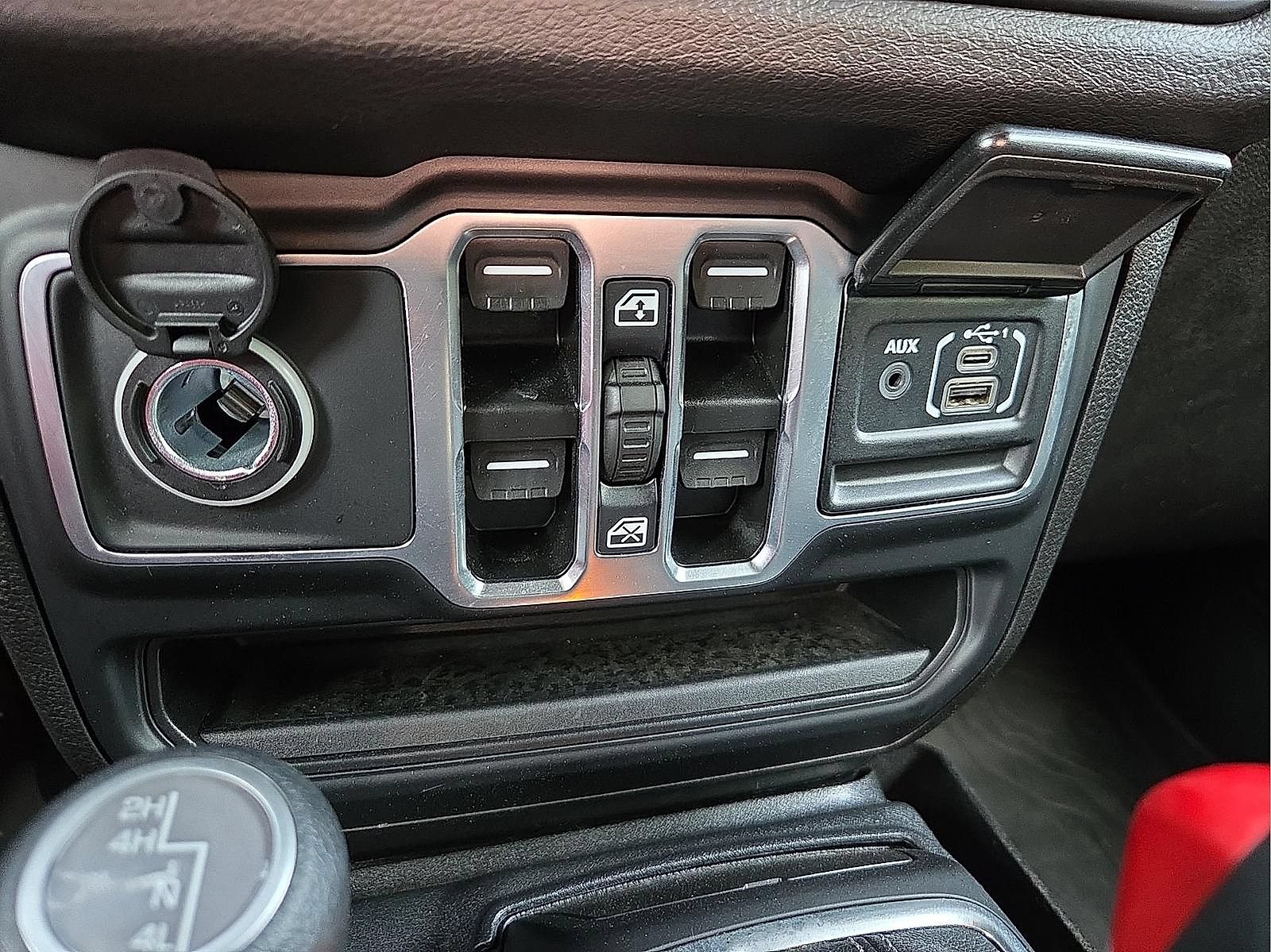 Used 2024 Jeep Gladiator Sport AWD/4WD image 18