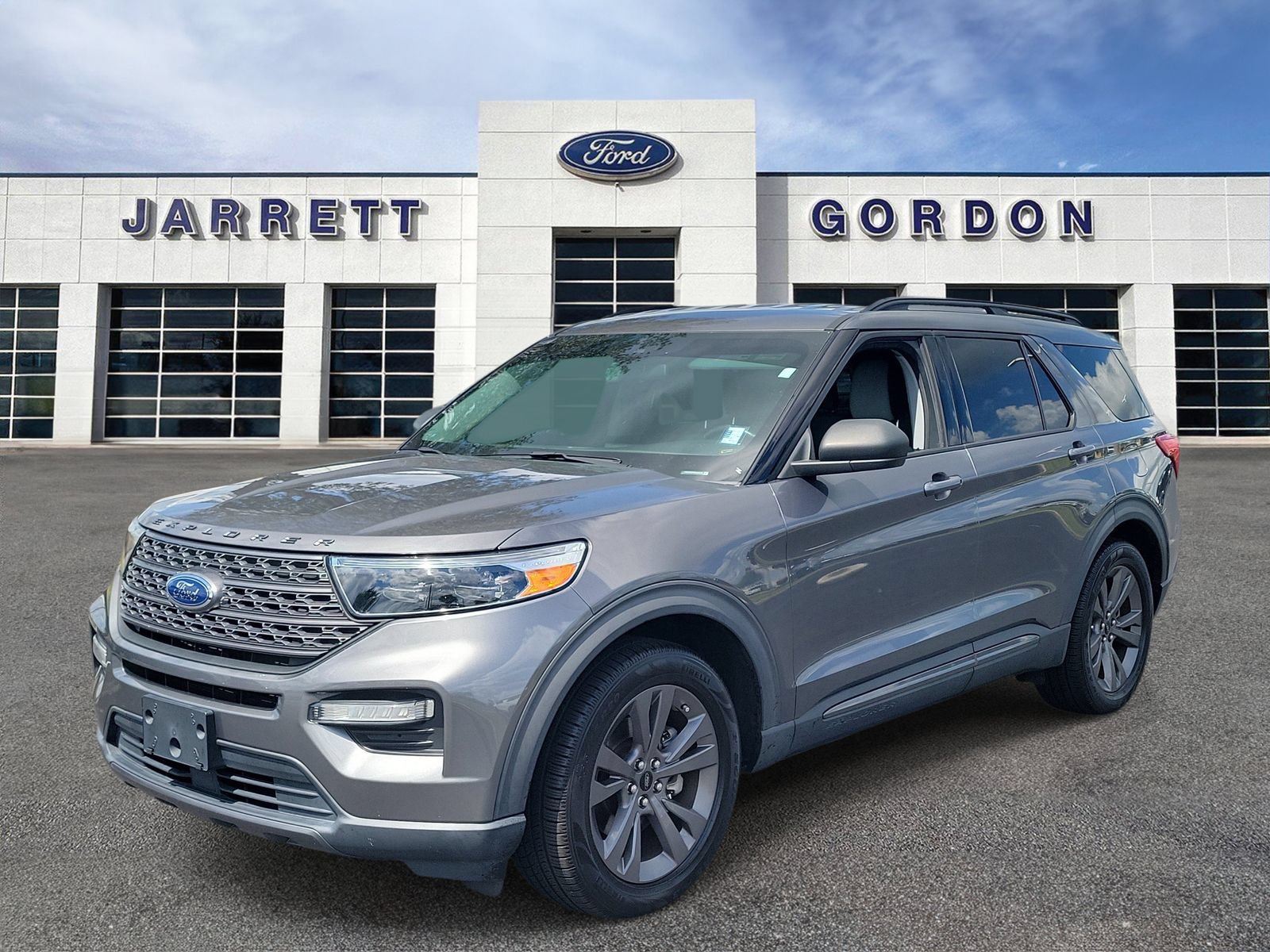 Certified 2021 Ford Explorer XLT w/ Equipment Group 202A RWD image 2
