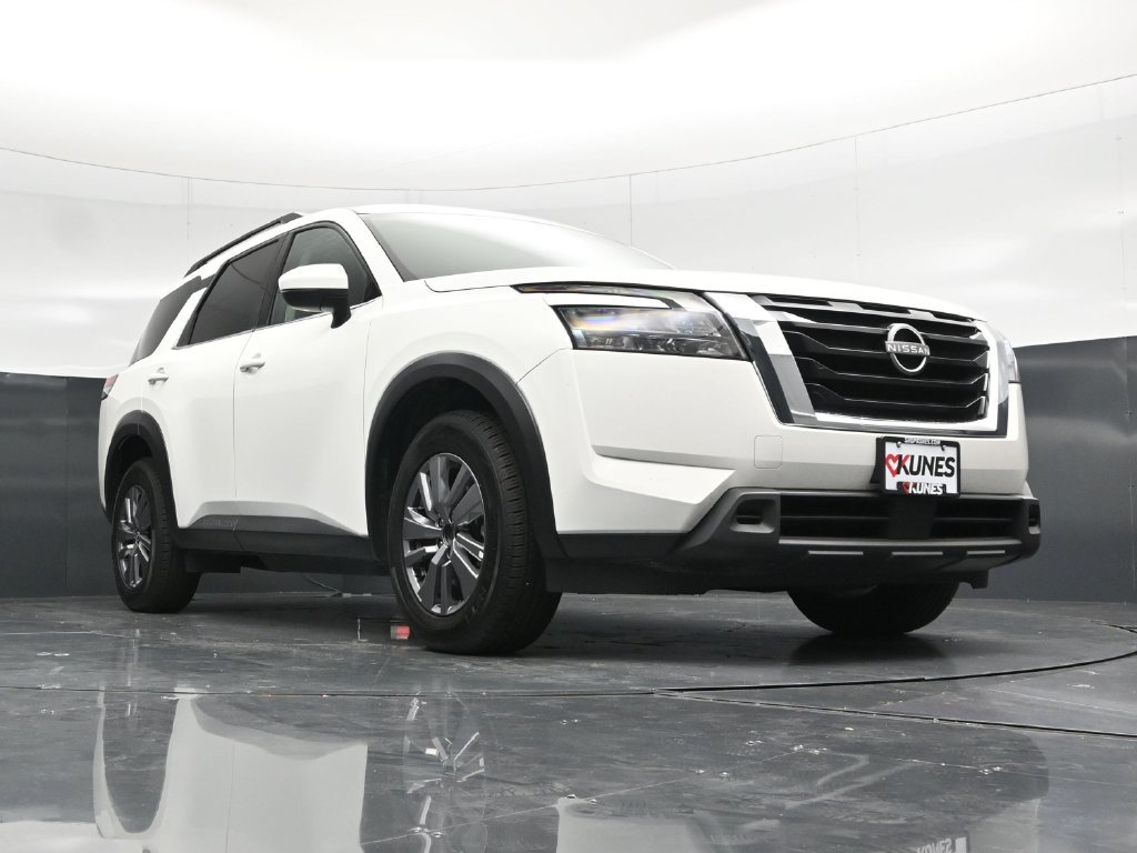 Used 2025 Nissan Pathfinder SV AWD/4WD image 46