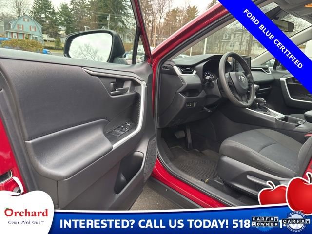 Used 2021 Toyota RAV4 LE image 11