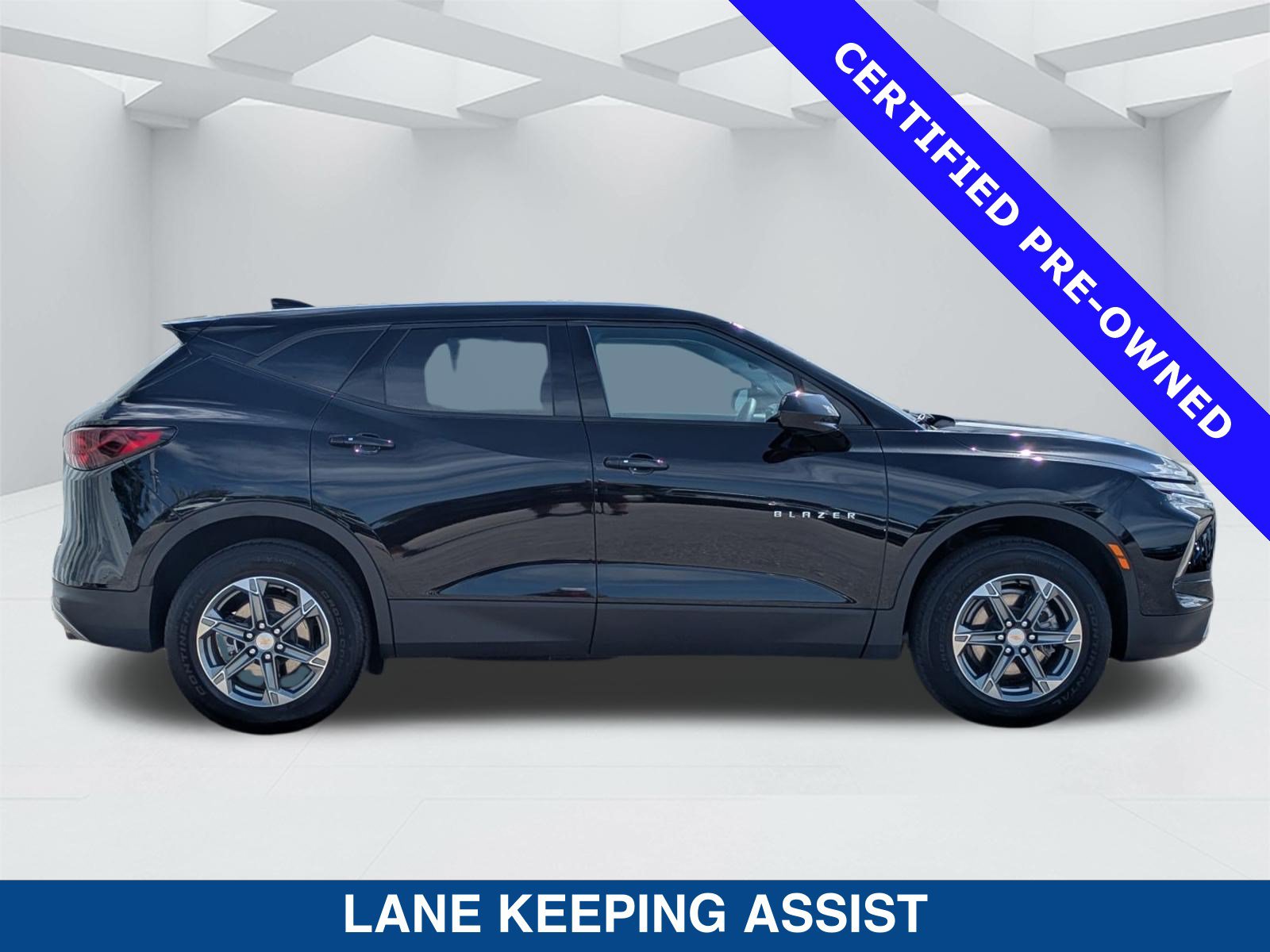 Used 2025 Chevrolet Blazer LT FWD image 4