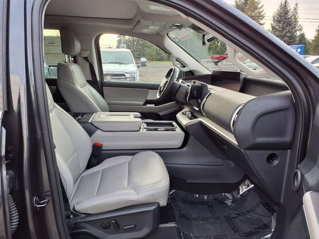 Certified 2025 Ford Expedition Active AWD/4WD image 9
