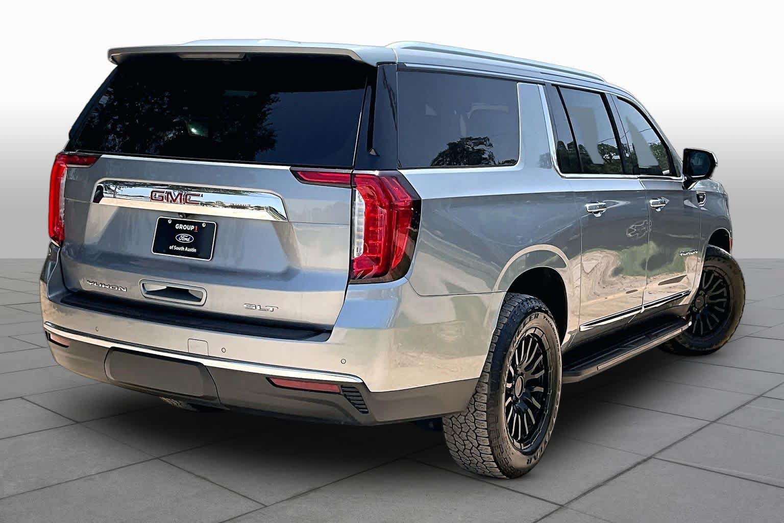 Used 2023 GMC Yukon XL SLT w/ SLT Luxury Package AWD/4WD image 7