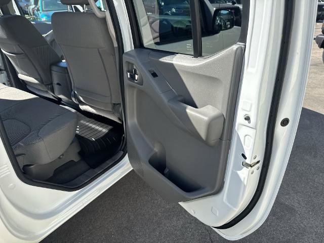 Used 2021 Nissan Frontier SV w/ Midnight Edition Floor Mats AWD/4WD image 18
