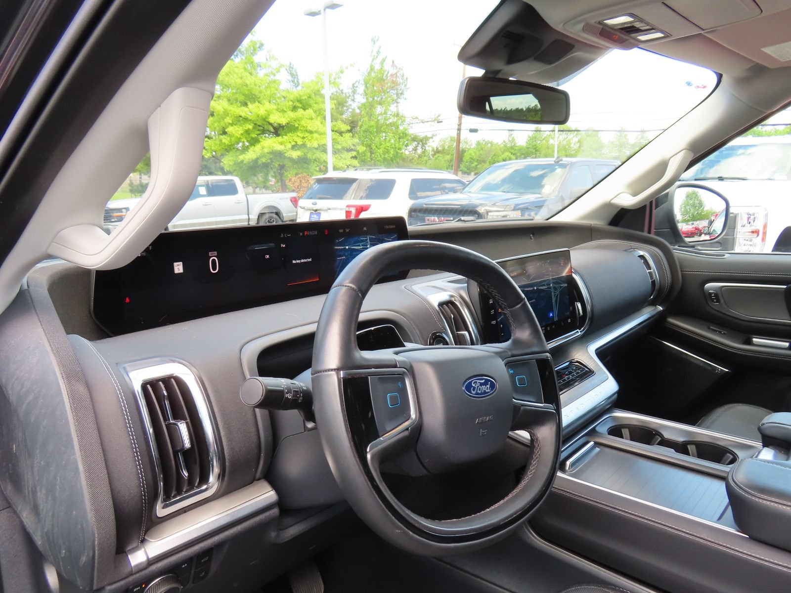 Certified 2025 Ford Expedition Platinum w/ Driver's Package AWD/4WD image 15