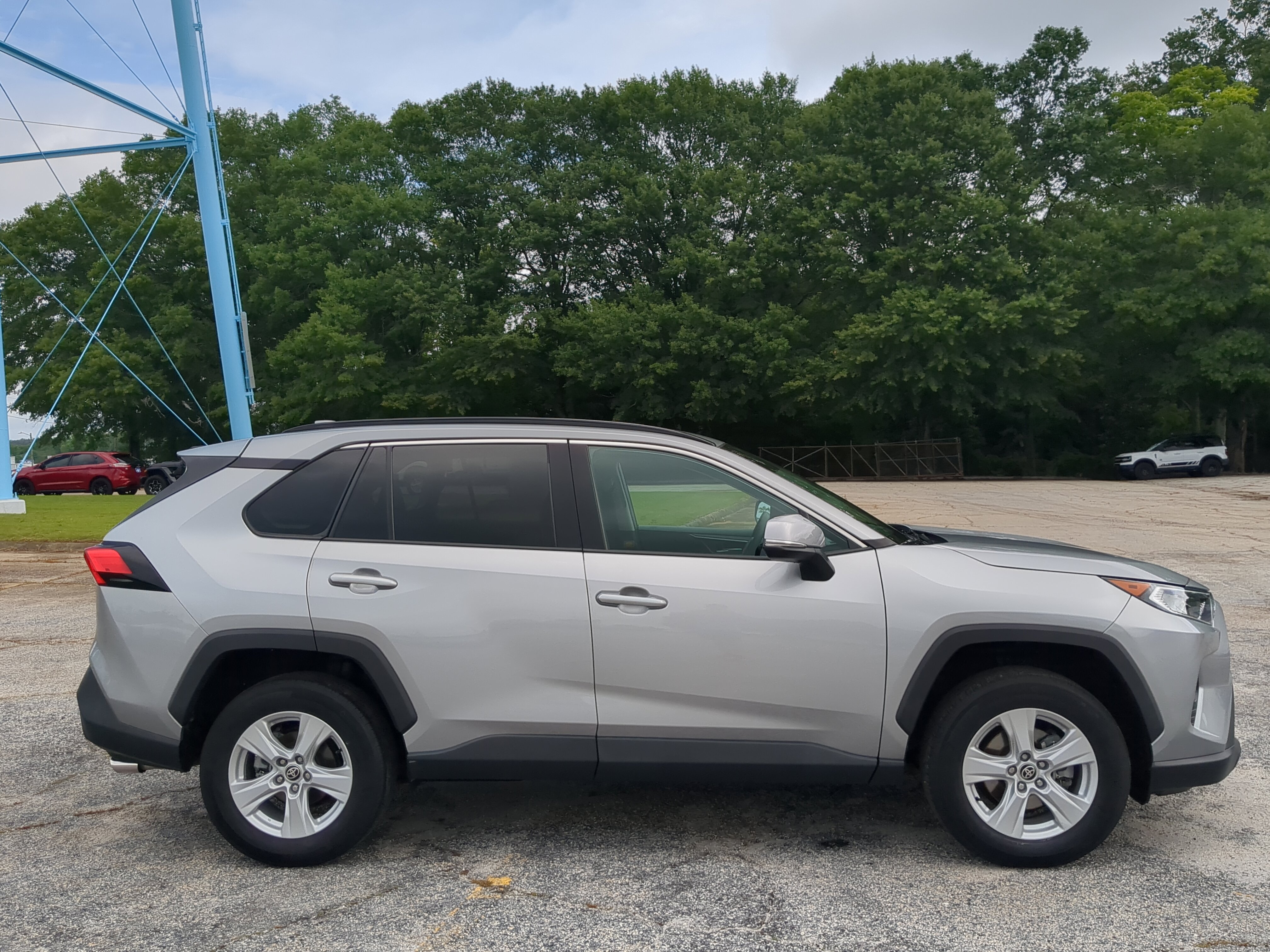 Used 2021 Toyota RAV4 XLE w/ Convenience Package FWD video 2