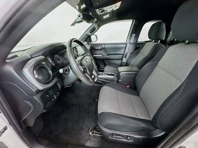 Used 2022 Toyota Tacoma TRD Off-Road AWD/4WD image 11