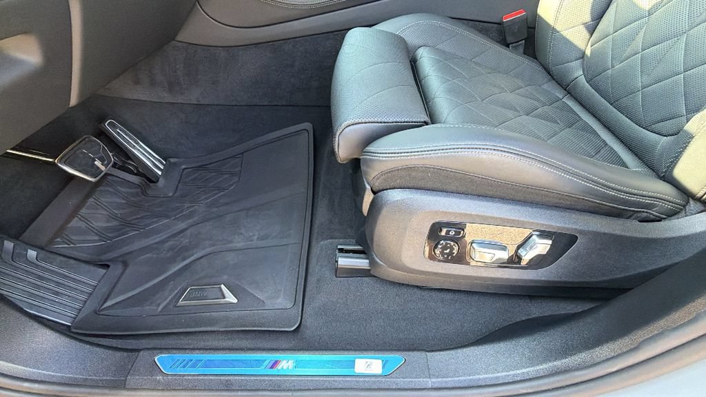 Used 2025 BMW X5 xDrive40i w/ M Sport Package AWD/4WD image 15