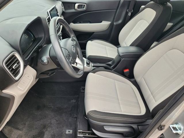 Used 2025 Hyundai Venue SEL FWD image 11