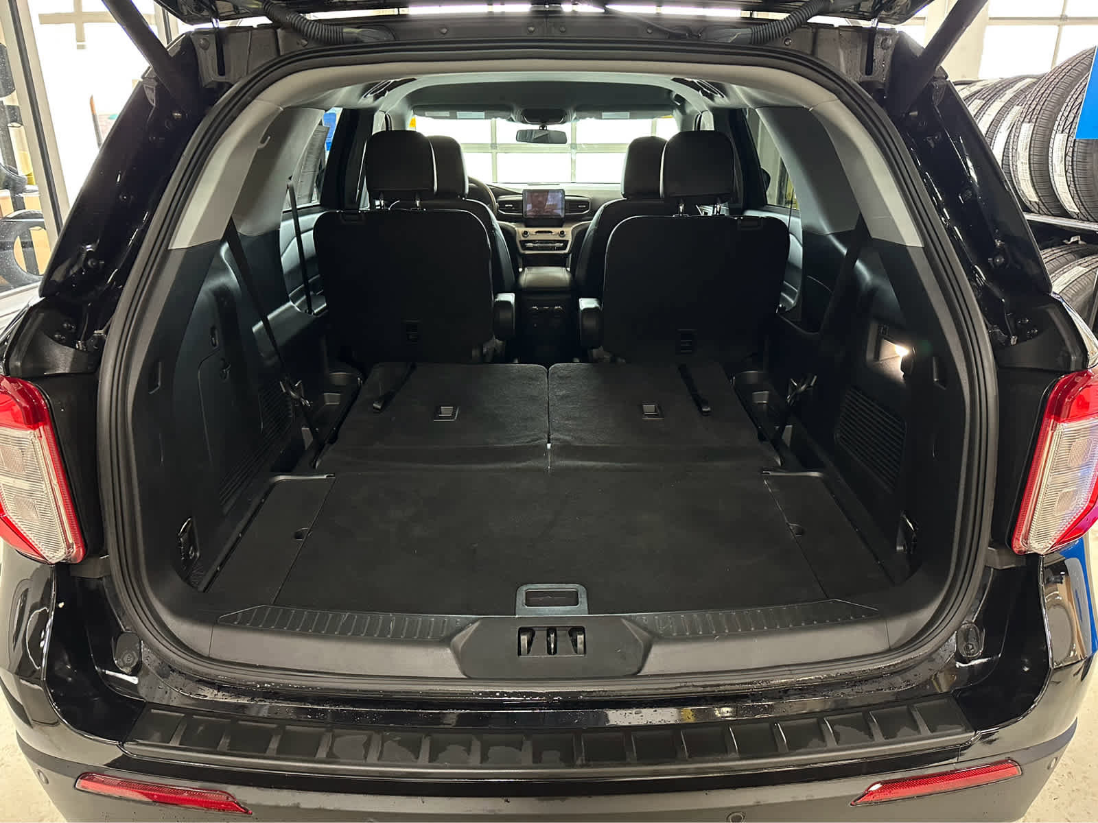 Certified 2022 Ford Explorer XLT w/ Equipment Group 202A image 9