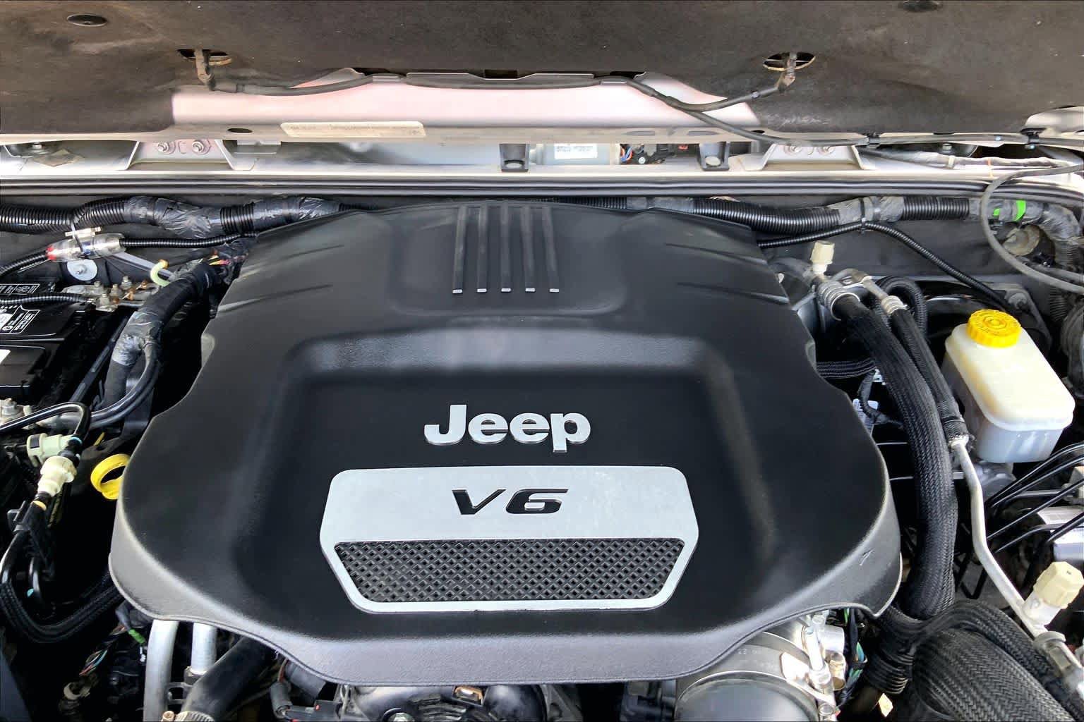 Used 2018 Jeep Wrangler Unlimited Rubicon w/ Connectivity Group AWD/4WD image 27
