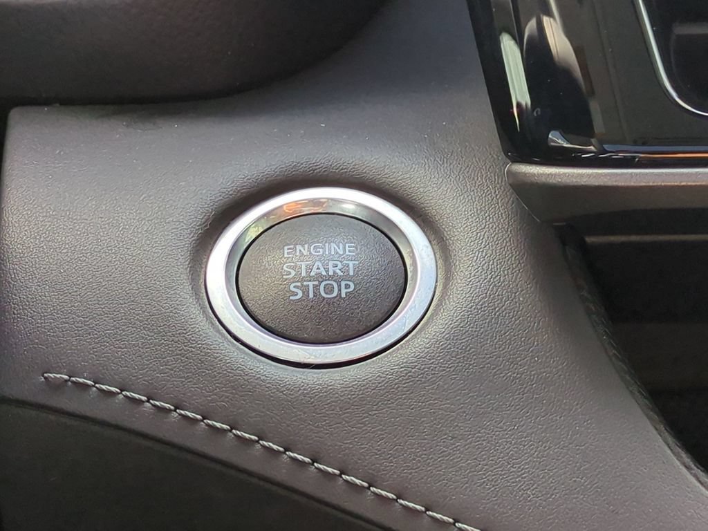 Used 2021 Toyota Highlander XLE FWD image 22