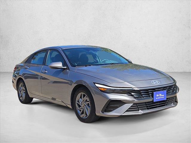 Used 2024 Hyundai Elantra SEL FWD image 3