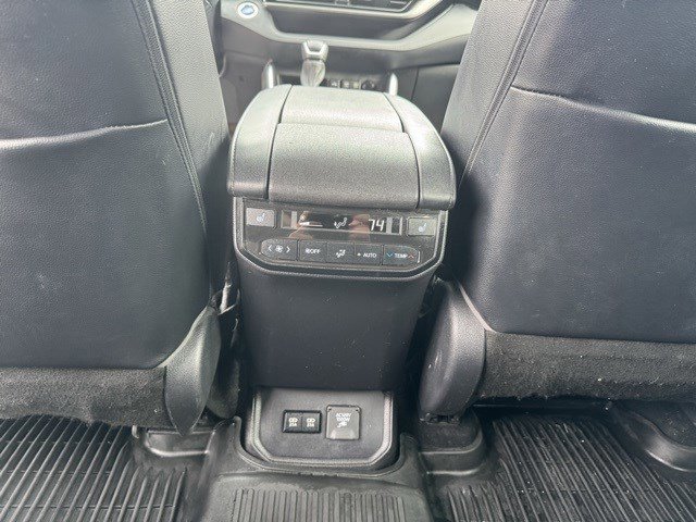 Used 2021 Toyota Highlander Platinum image 30