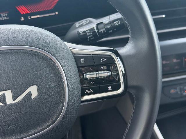 Used 2025 Kia Carnival image 17