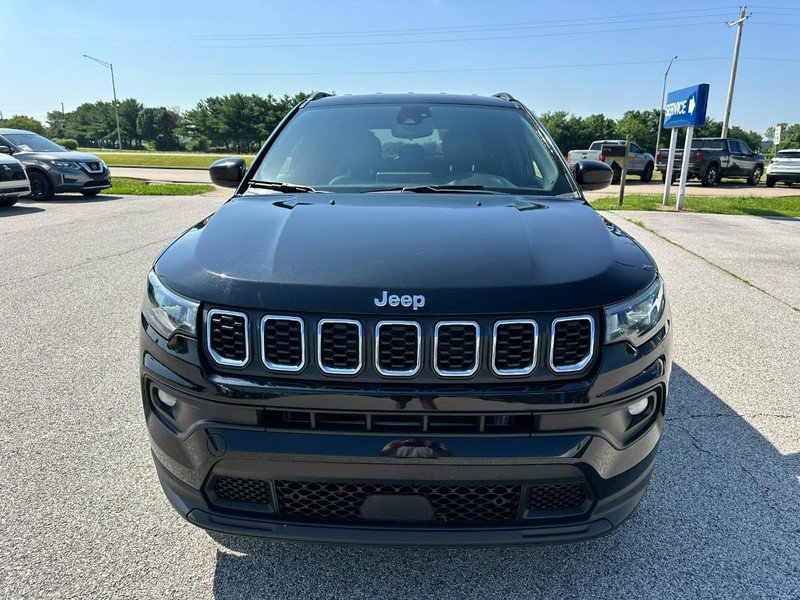 Used 2024 Jeep Compass Latitude AWD/4WD image 9