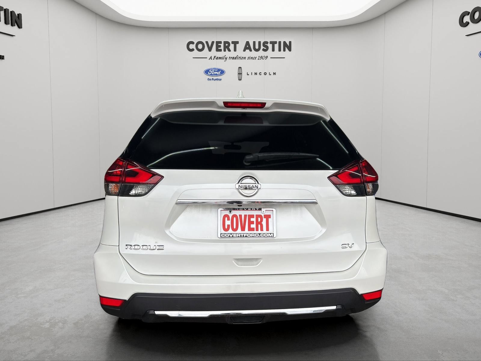 Used 2018 Nissan Rogue SV w/ Premium Package FWD image 4