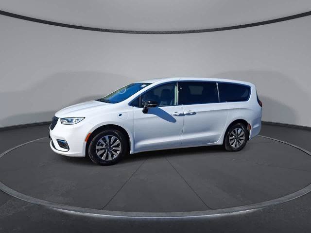 Used 2024 Chrysler Pacifica Limited FWD image 4