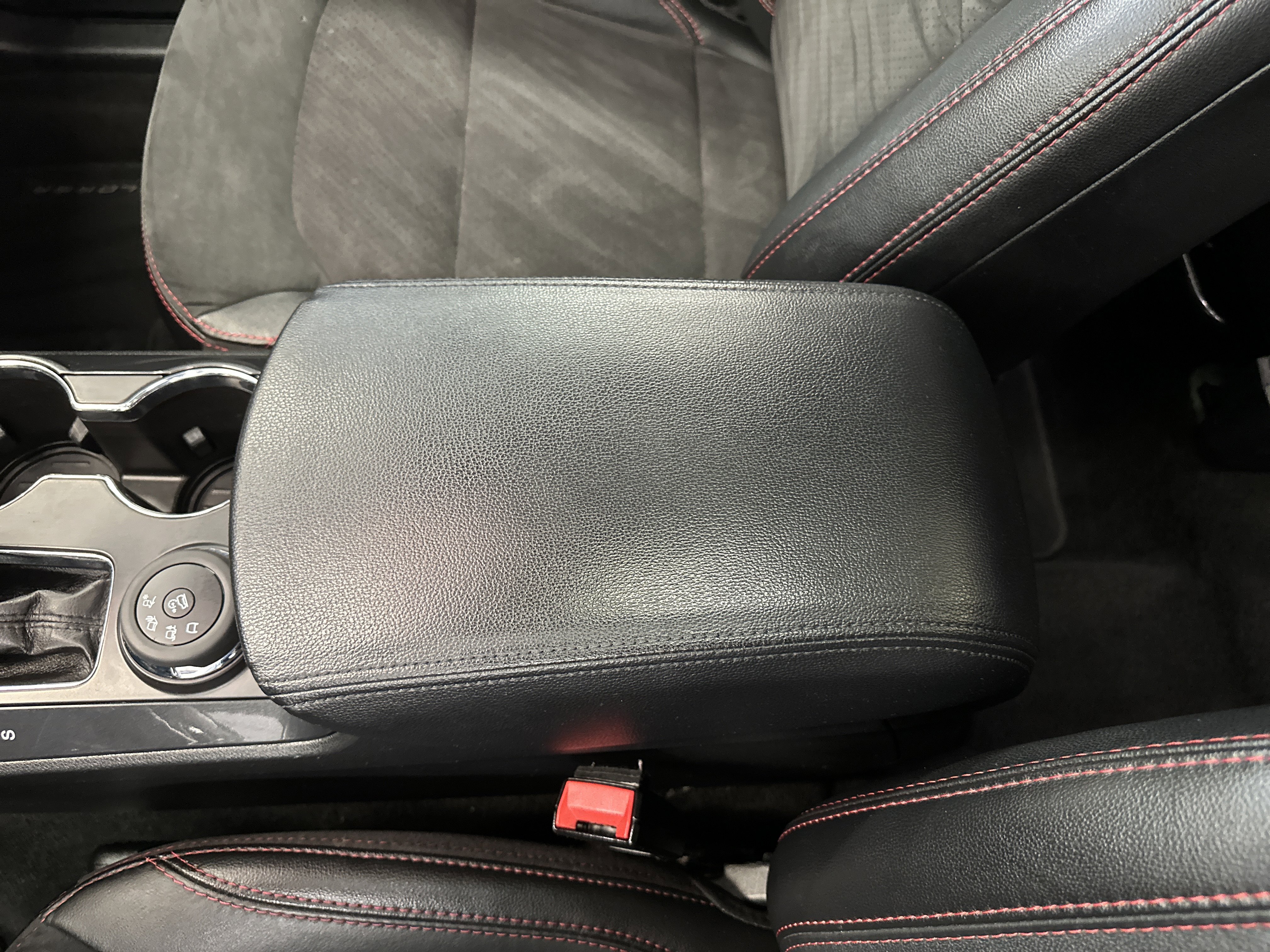 Certified 2019 Ford Explorer XLT w/ Equipment Group 202A image 31