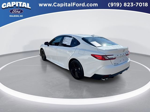 Used 2025 Toyota Camry SE image 4