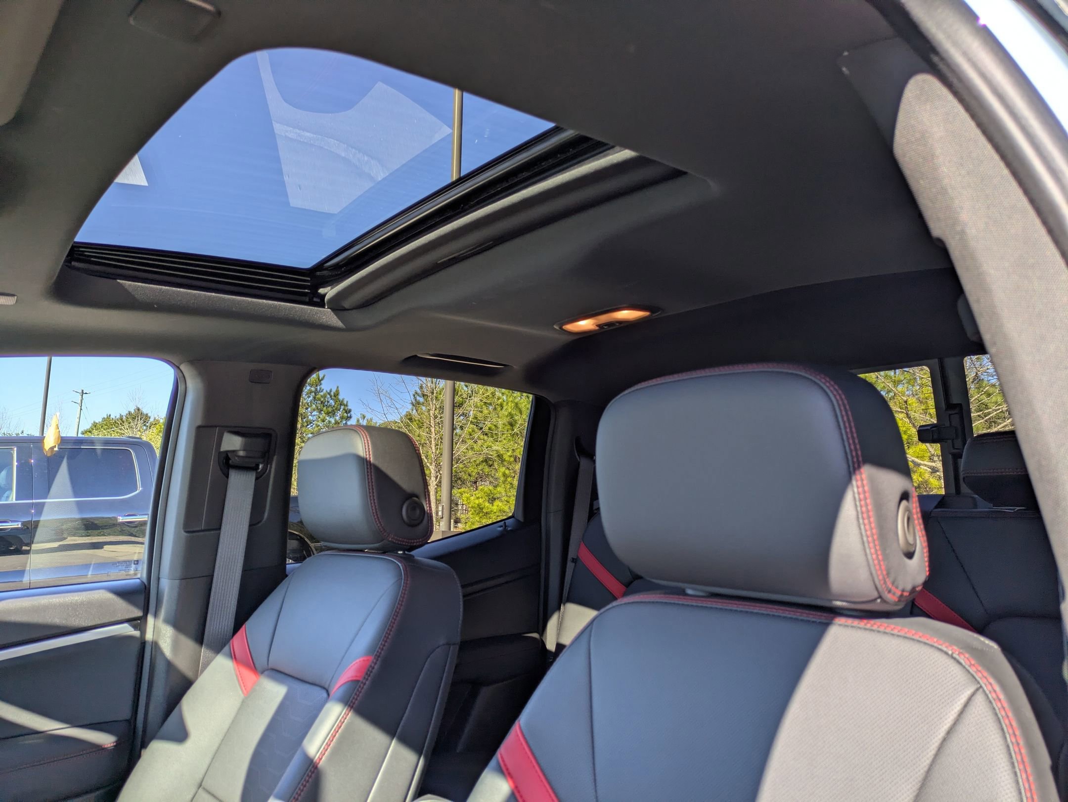 Used 2025 Chevrolet Colorado Z71 w/ Technology Package image 28