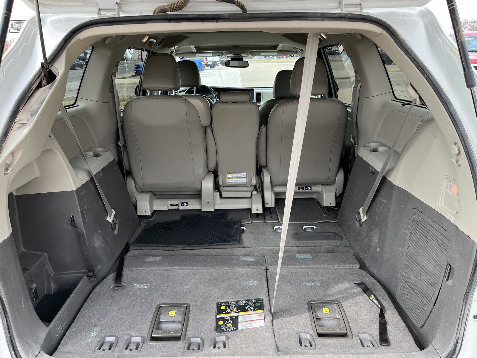 Used 2020 Toyota Sienna XLE w/ XLE Navigation Package image 10