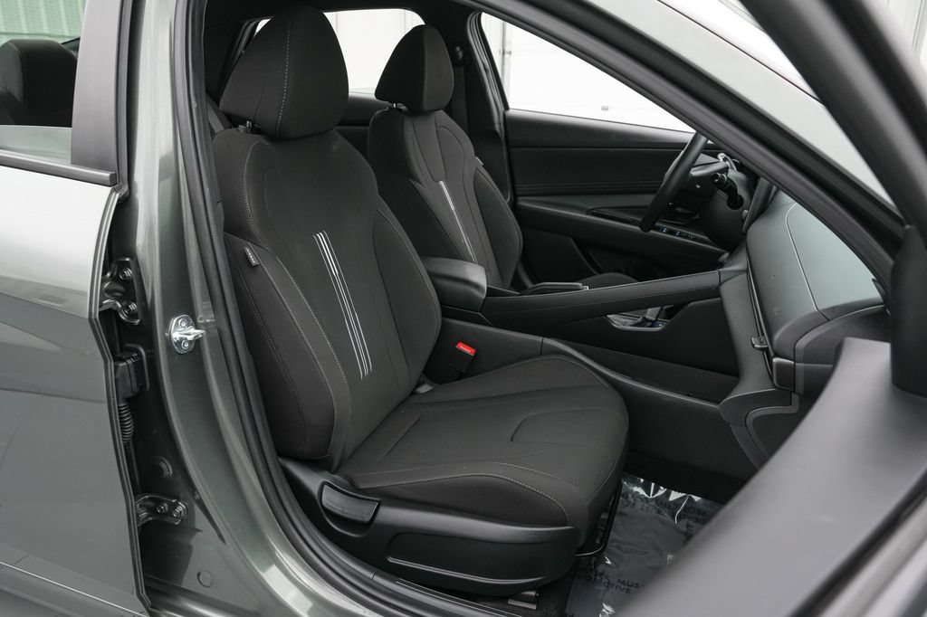 Used 2025 Hyundai Elantra Sport FWD image 20