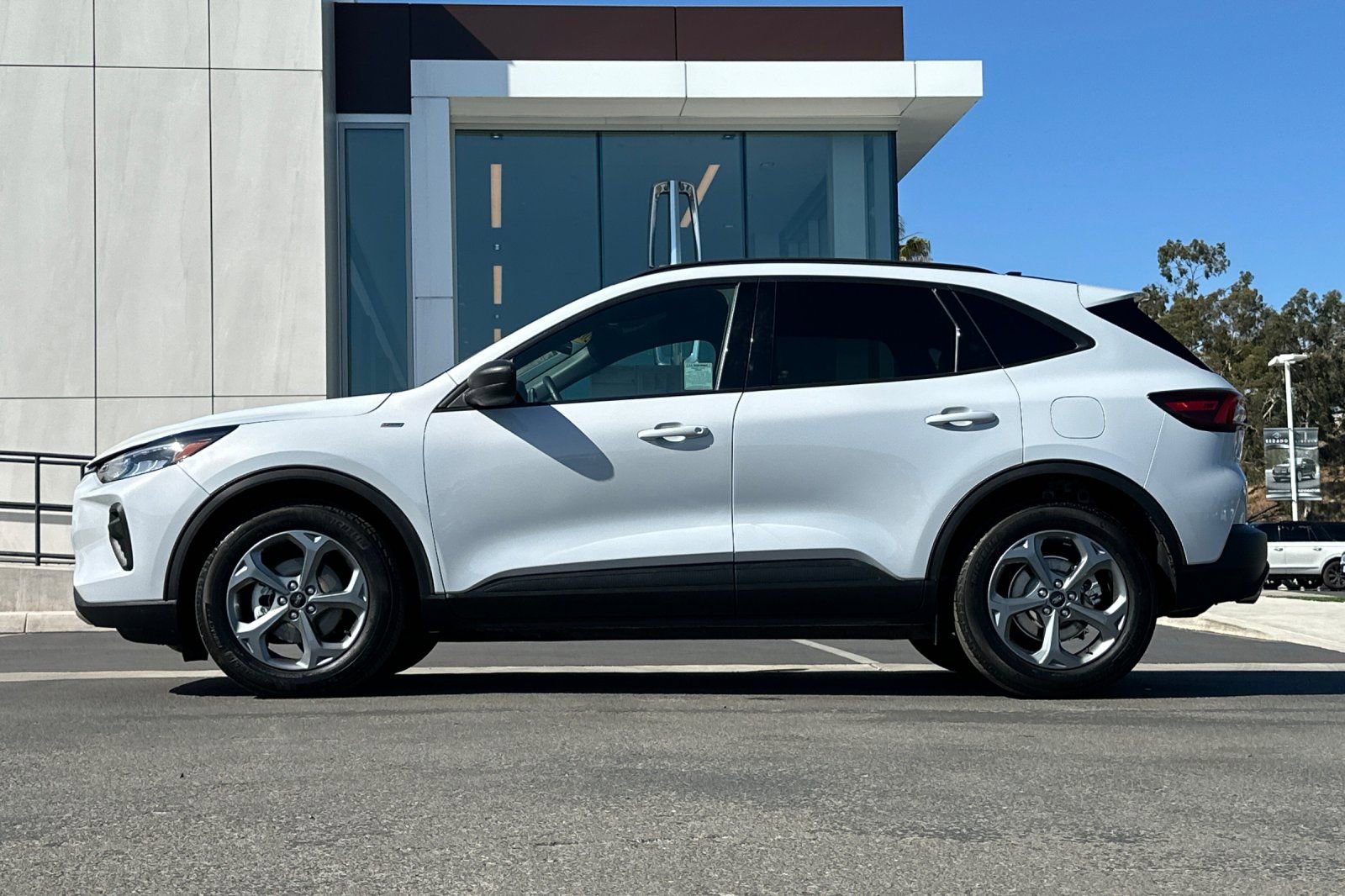 Certified 2025 Ford Escape ST-Line FWD image 6