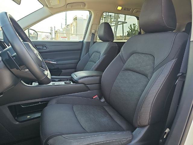 Used 2025 Nissan Pathfinder SV AWD/4WD image 15