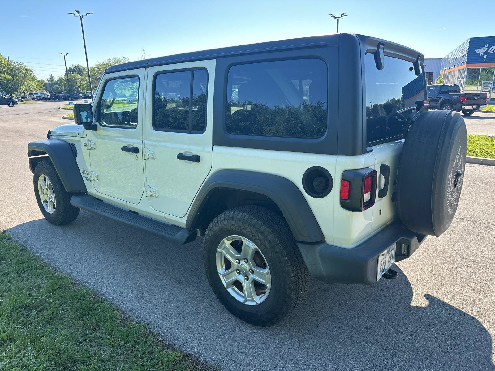 Used 2019 Jeep Wrangler Unlimited Sport S AWD/4WD image 11