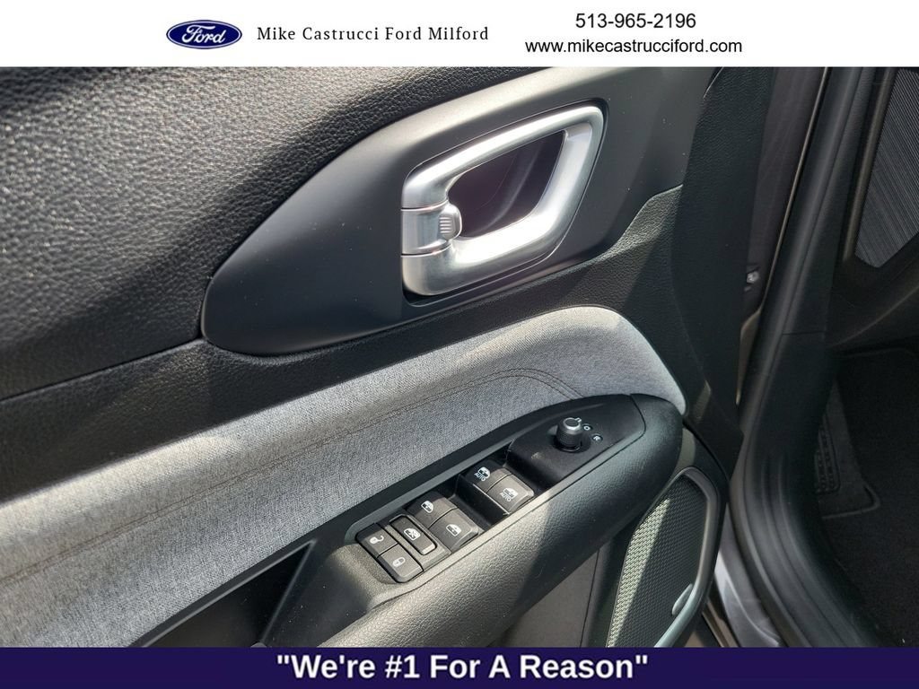 Used 2022 Jeep Compass Latitude w/ Sun and Sound Group AWD/4WD image 21