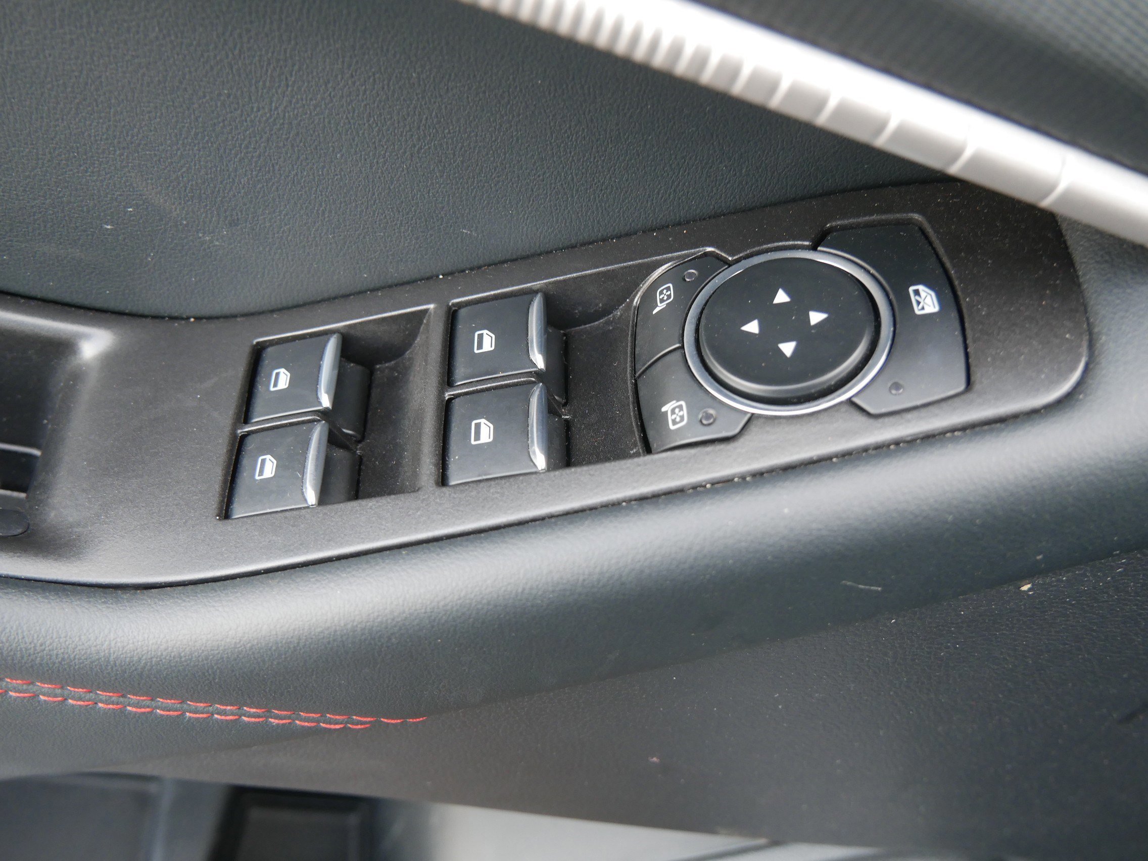 Certified 2025 Ford Explorer ST-Line image 20