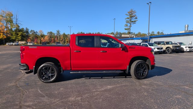 Used 2025 Chevrolet Silverado 1500 Custom Trail Boss w/ Dark Appearance Package AWD/4WD image 8