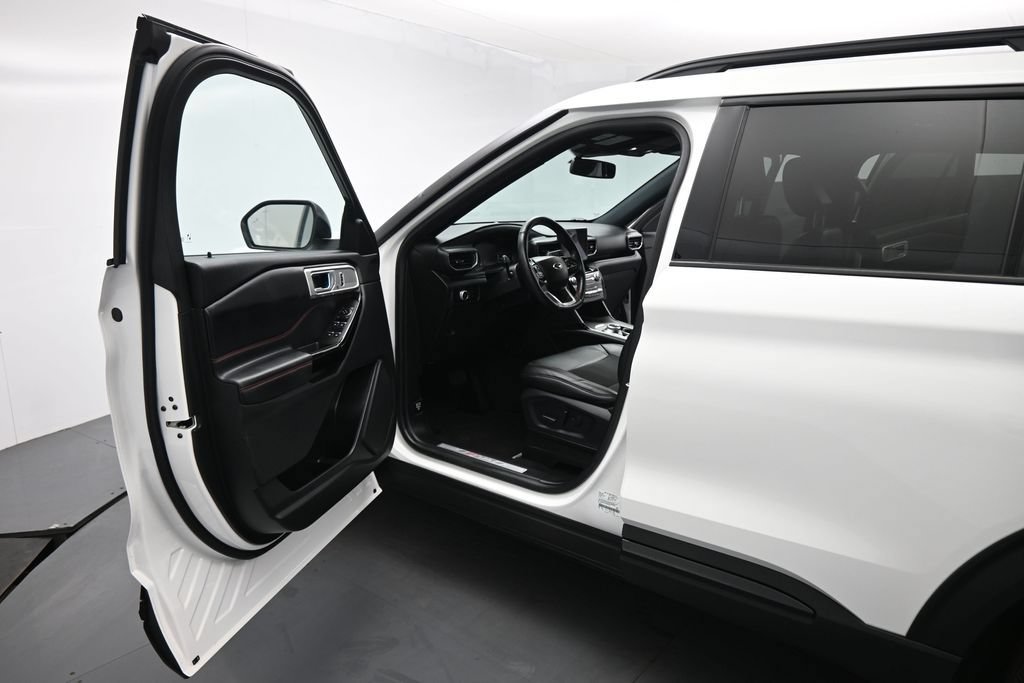 Certified 2023 Ford Explorer ST-Line w/ Class IV Trailer Tow Package RWD image 9