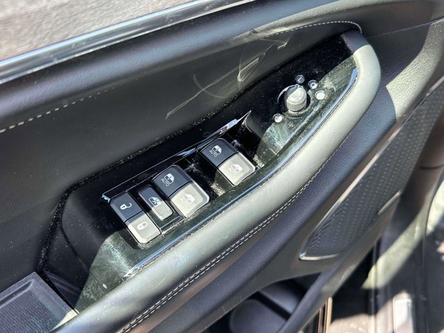 Used 2023 Jeep Grand Cherokee Overland w/ Luxury Tech Group IV image 17