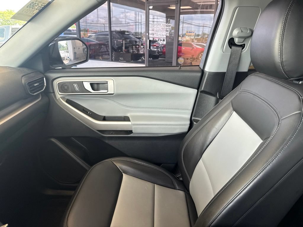 Certified 2023 Ford Explorer XLT w/ Equipment Group 202A AWD/4WD image 25