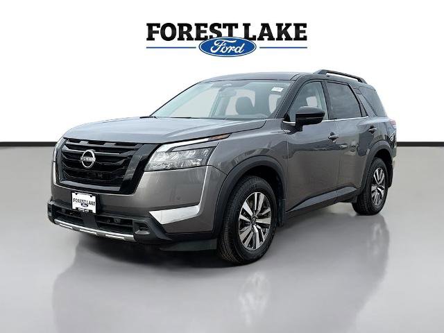 Used 2023 Nissan Pathfinder SL w/ Black Appearance Package AWD/4WD image 3