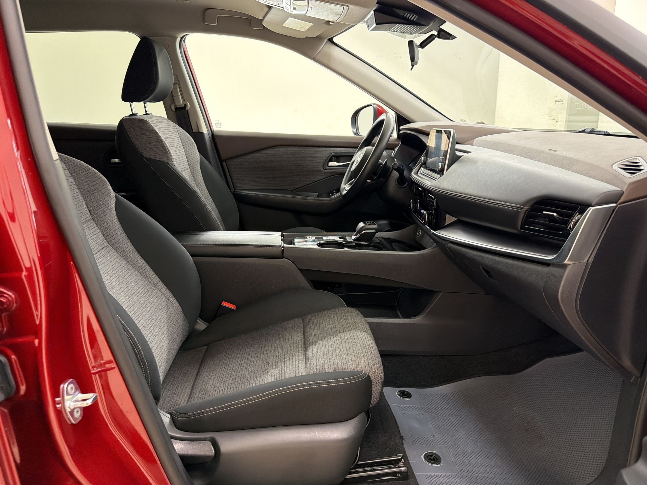 Used 2023 Nissan Rogue SV FWD image 24