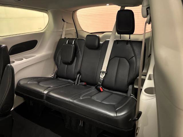 Used 2024 Chrysler Pacifica Touring-L FWD image 32