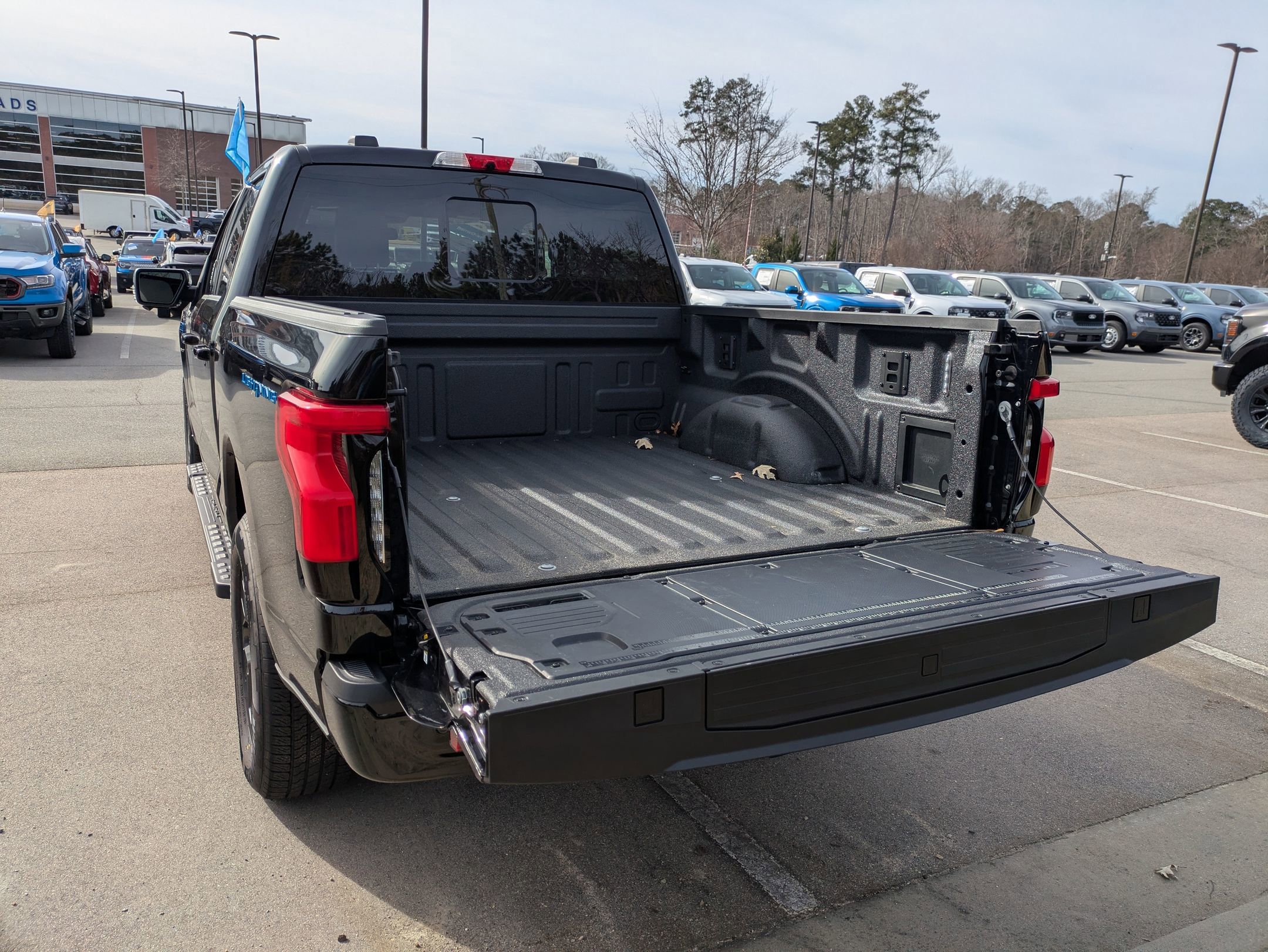 Certified 2025 Ford F150 Lightning Lariat image 38