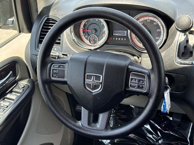 Used 2018 Dodge Grand Caravan SE w/ UConnect Hands-Free Group FWD image 9