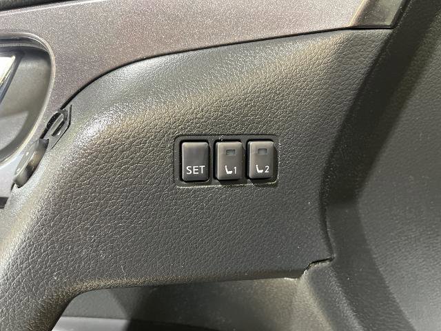 Used 2018 Nissan Rogue SV w/ Sun & Sound Touring Package image 19