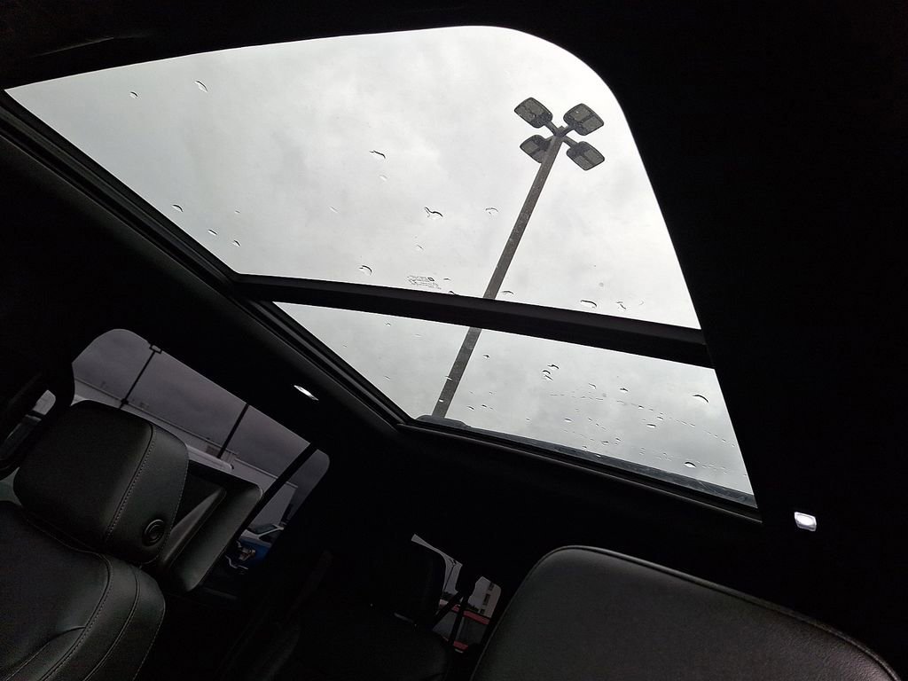 Used 2022 Chevrolet Suburban Z71 w/ Luxury Package image 17