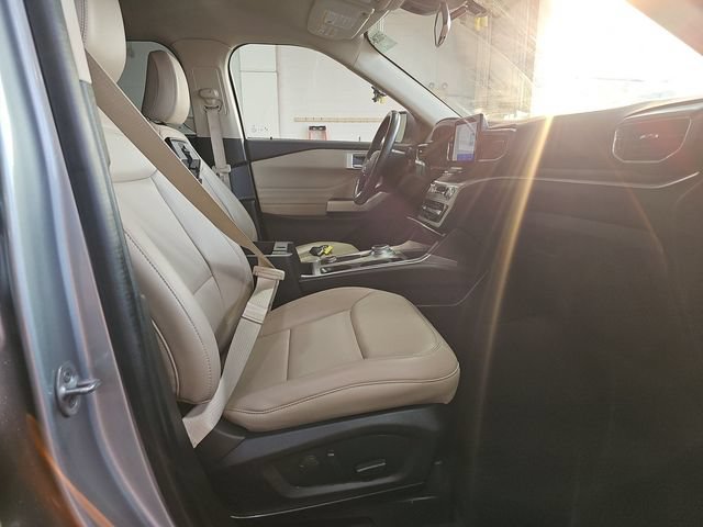 Certified 2022 Ford Explorer XLT w/ Equipment Group 202A AWD/4WD image 15