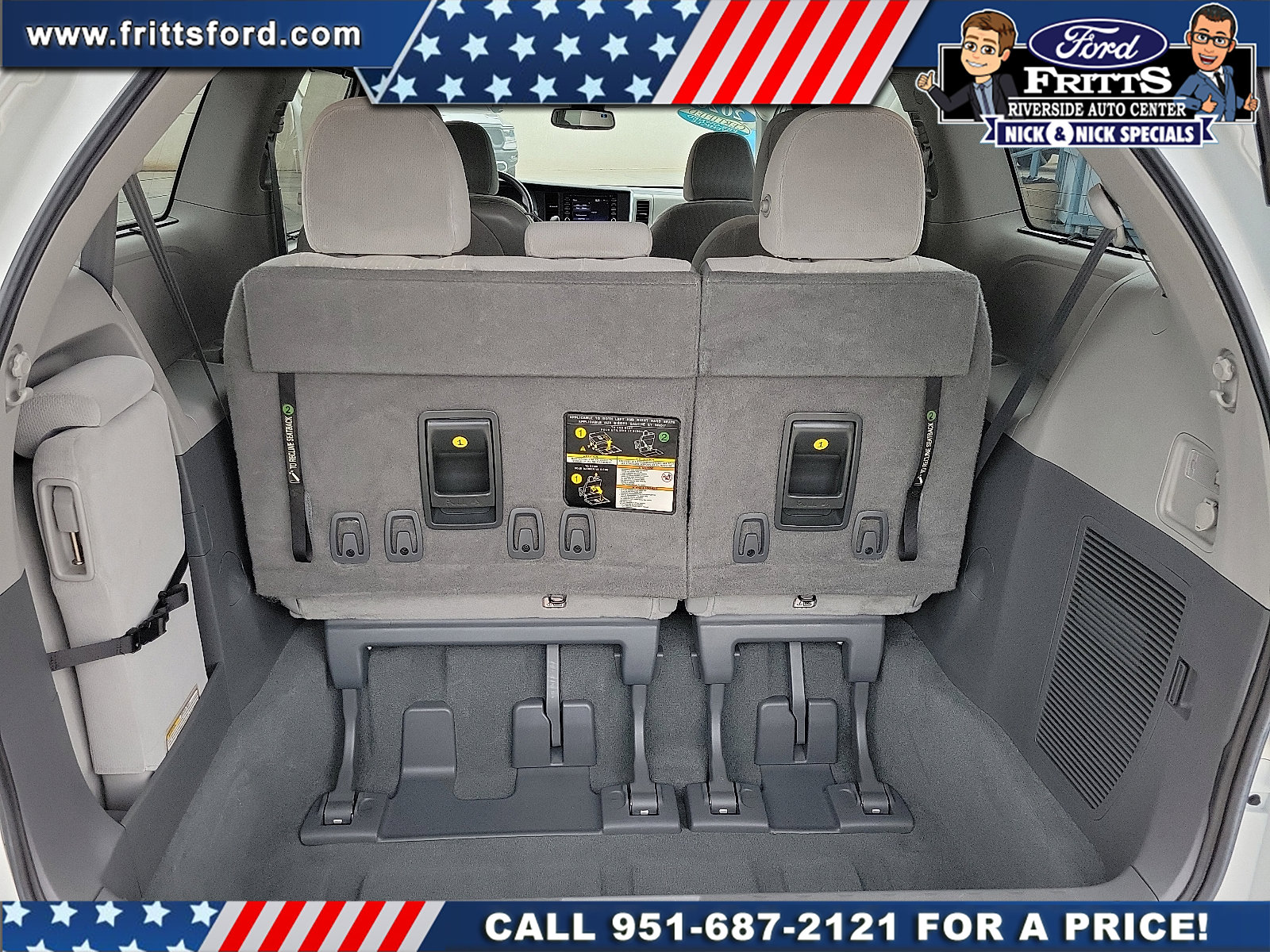 Used 2020 Toyota Sienna LE w/ Carpet Mat Package FWD image 17
