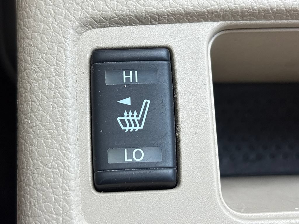 Used 2018 Nissan Rogue SV AWD/4WD image 12