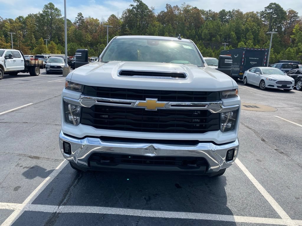 Used 2024 Chevrolet Silverado 2500 LT AWD/4WD image 2